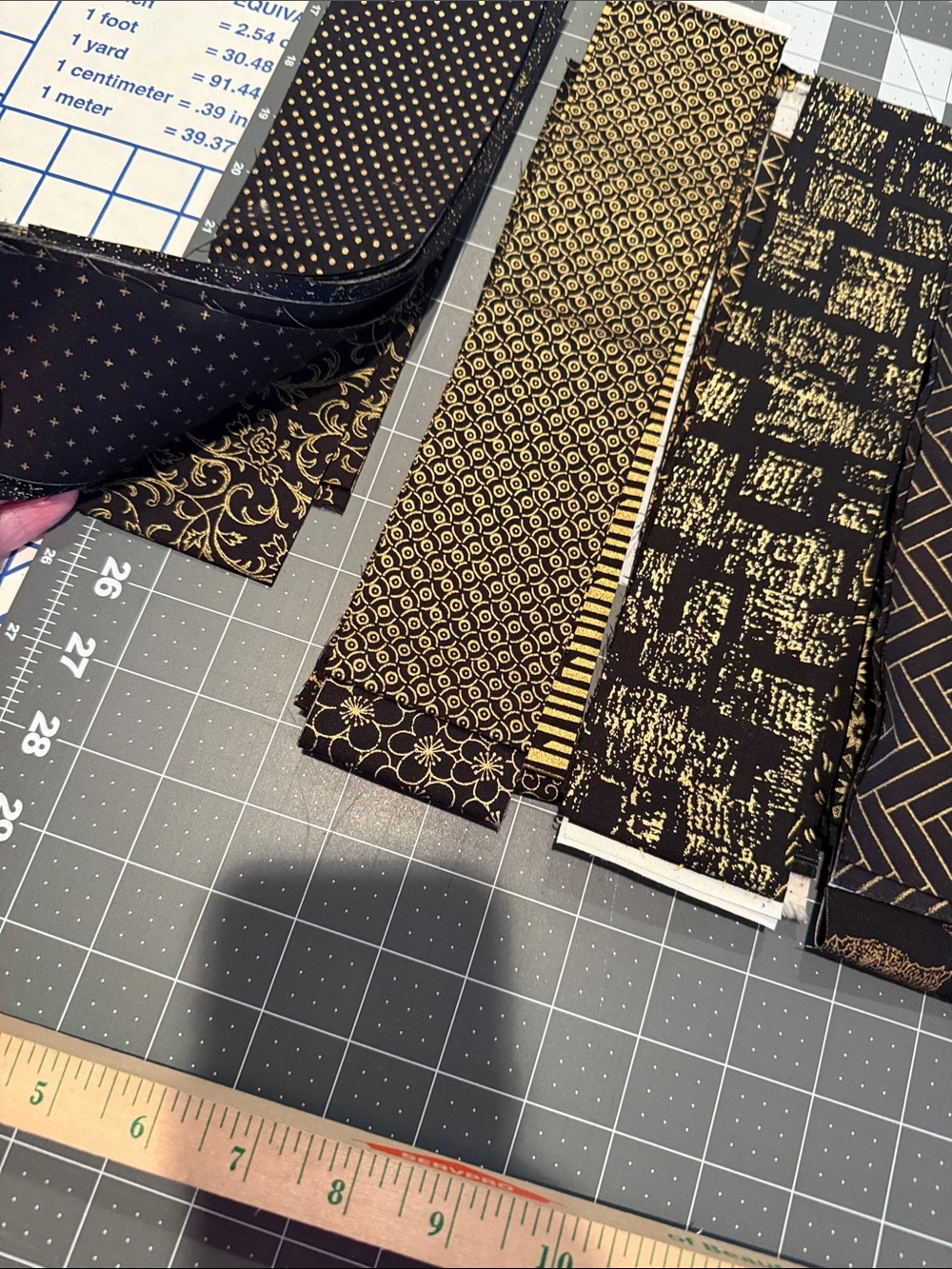 2.5x 42” strips high quality cotton fabric Black & Gold Patterned - Picture 3 of 13